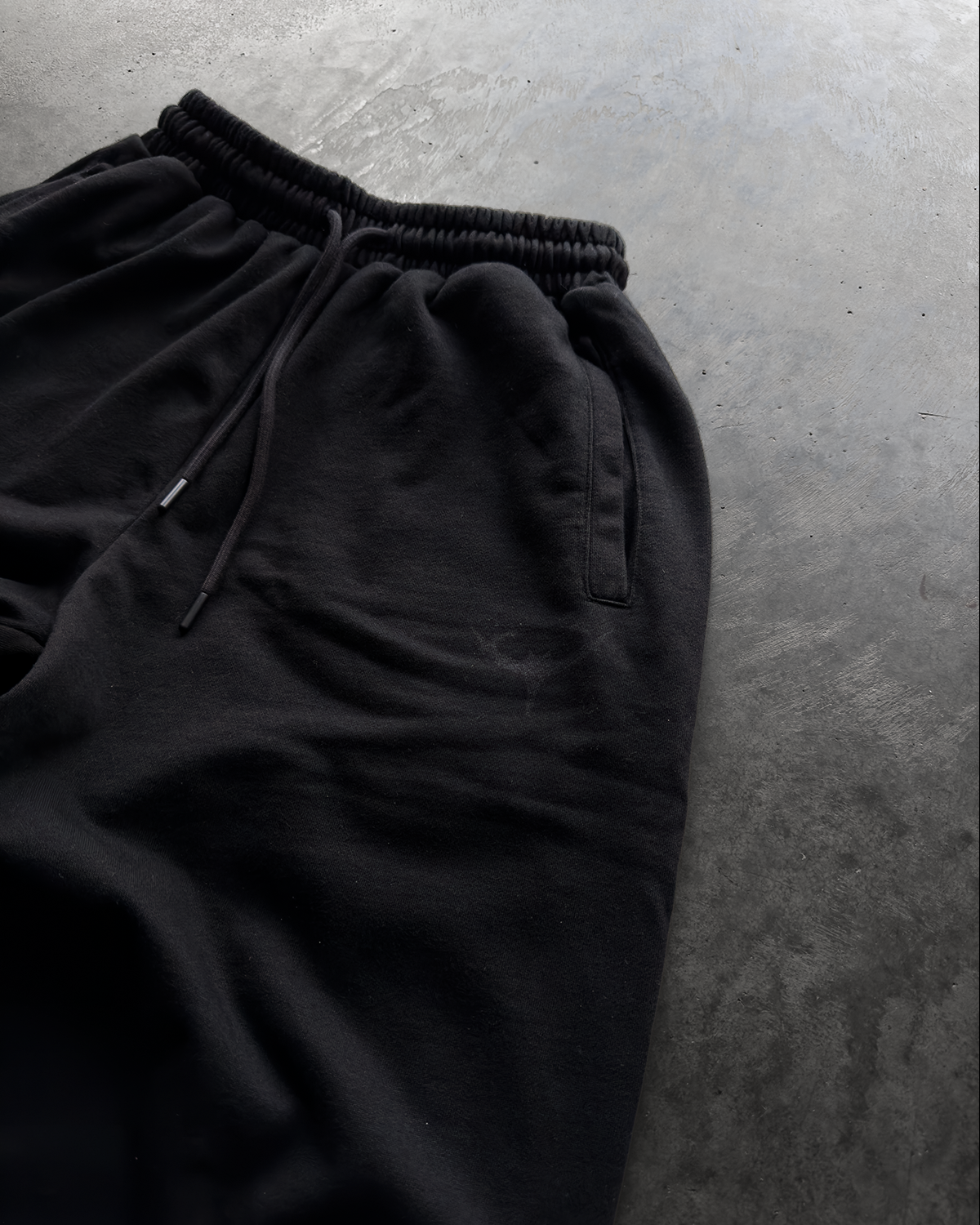 "BLIGHT" ULTRA BAGGY SWEATS